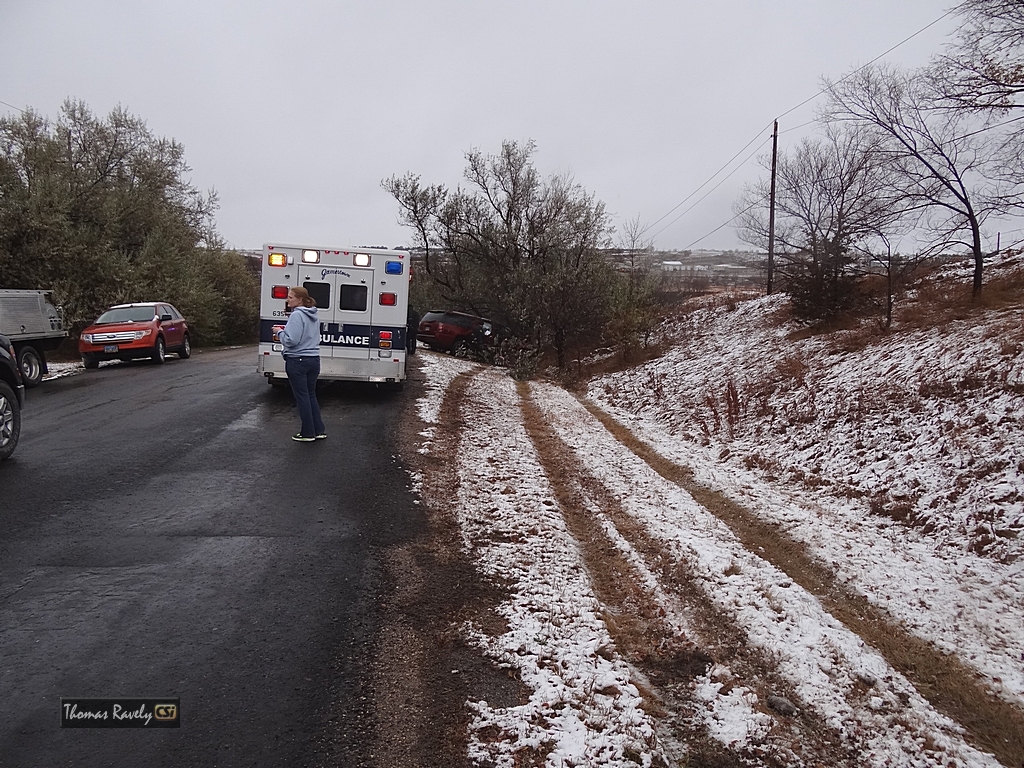 Vehicle off road 17th Ave SW      CSi photo
